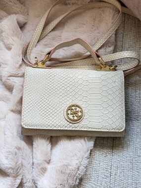 Guess Cyndy phone case cross-body bag